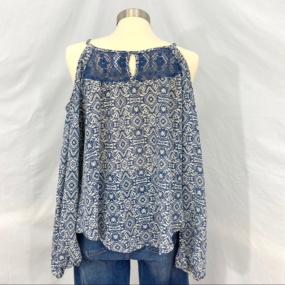 Geometric Cold Shoulder Top - Picture 4 of 4